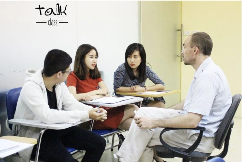 Khóa học tiếng Anh giao tiếp cho người đi làm tại Talk Class