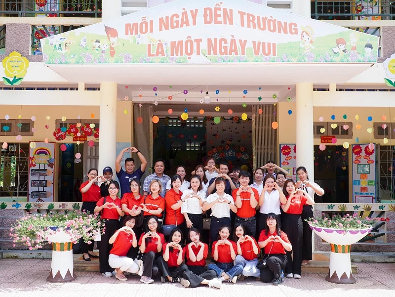 LANGMASTER TRAO HỌC BỔNG "CÙNG EM TỚI TRƯỜNG"