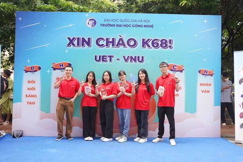 LANGMASTER ĐỒNG HÀNH CÙNG TÂN SINH VIÊN 2K5 - UET !!