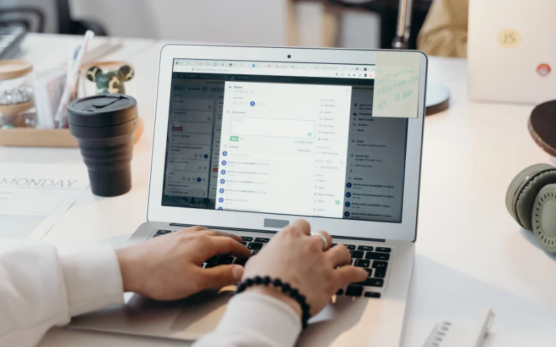 Mẫu email tiếng Anh thương mại chào hàng